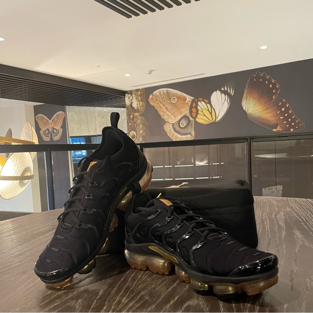 NEW Men’s Nike Air VaporMax Plus Black Gold
